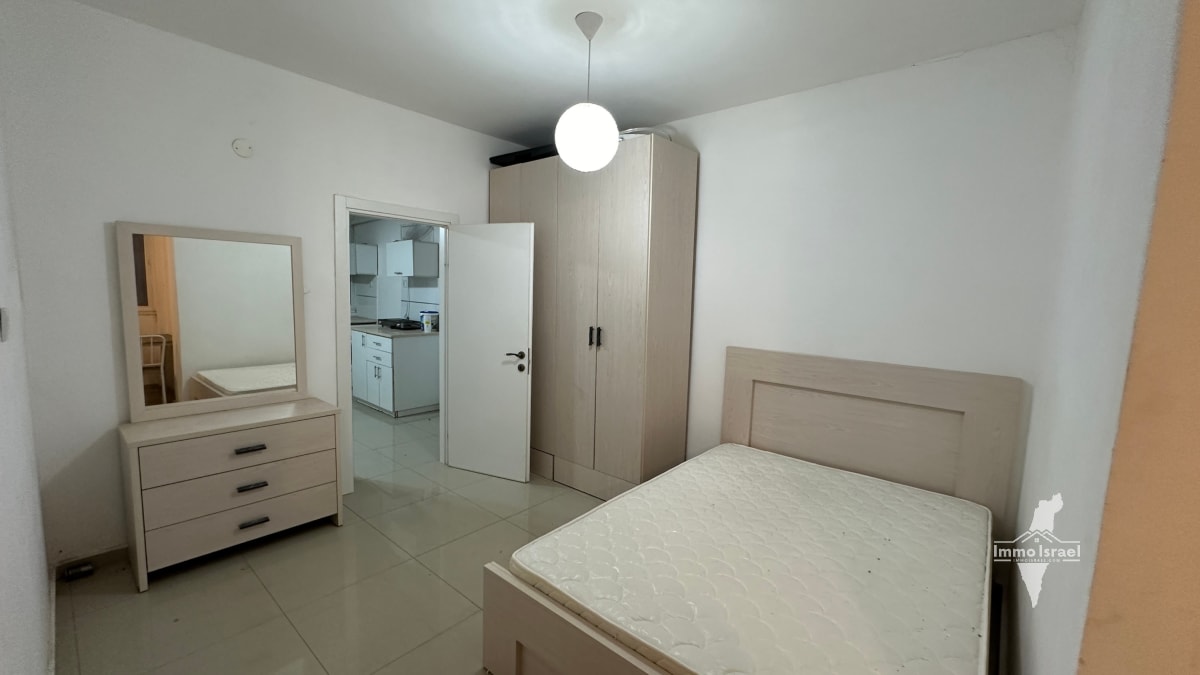 Divided 3-Room Apartment for Sale next to Kyriat HaMemshala and the Central Station, Be'er Sheva