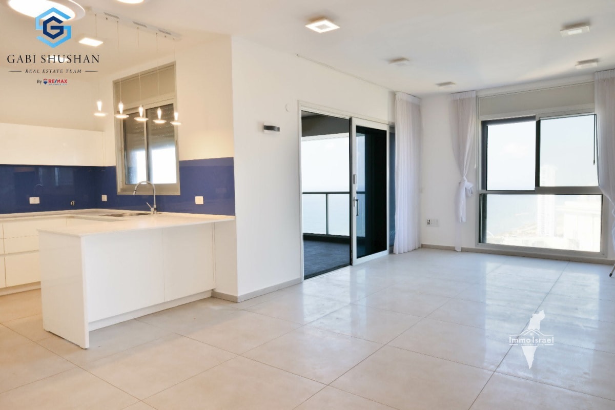 4-Room Apartment for Sale in Lagoon Tower on Yosef Lapid Street, Netanya