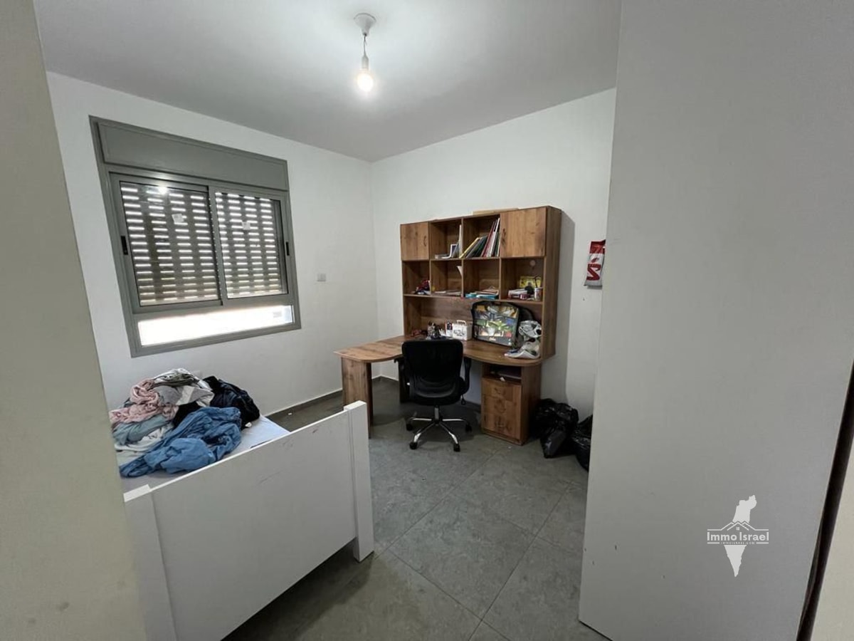 5-Room Apartment for Sale on Yitzhak Shamir Street, Netivot