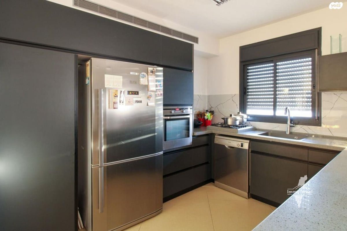 5-Room Penthouse for Sale in Neve HaHadarim Neighborhood, Ashkelon