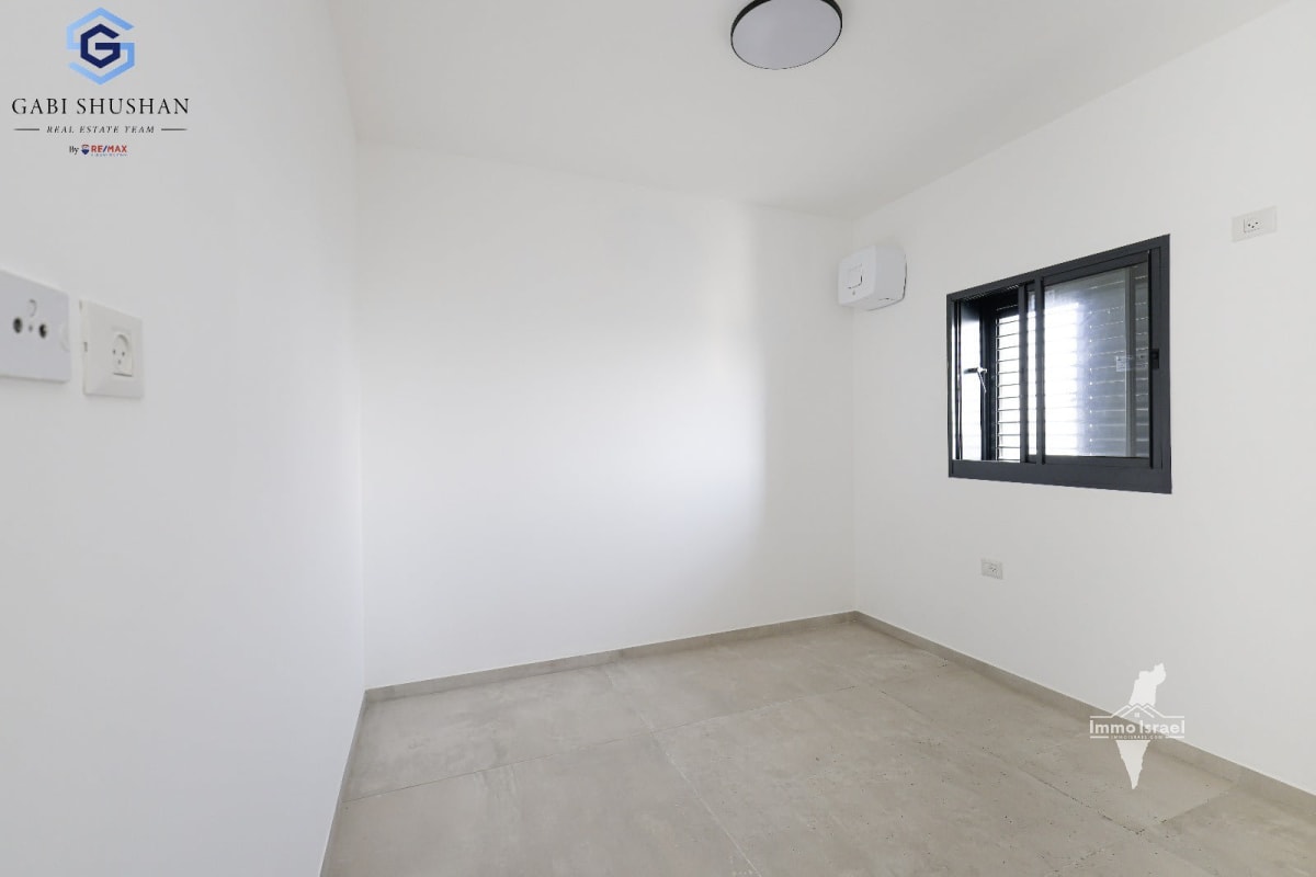 5-Room Penthouse with a Dream View for Sale at 9 Isaac Remba Street, Netanya