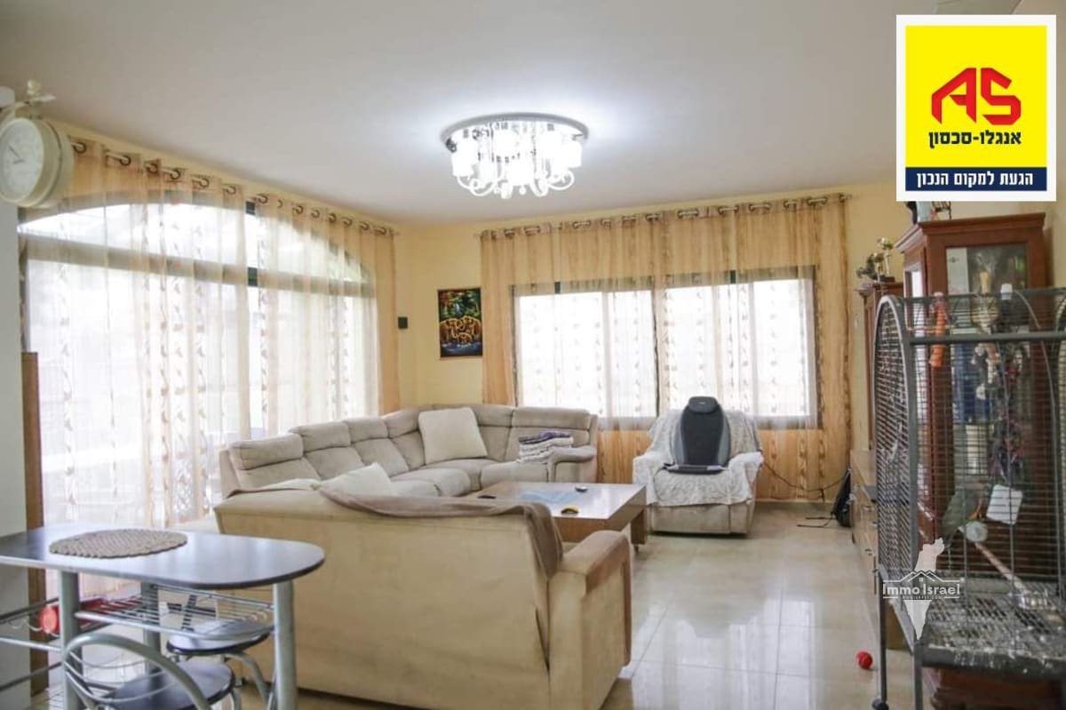 8-Room Cottage for Sale on Elei Sinai Street, Ashkelon