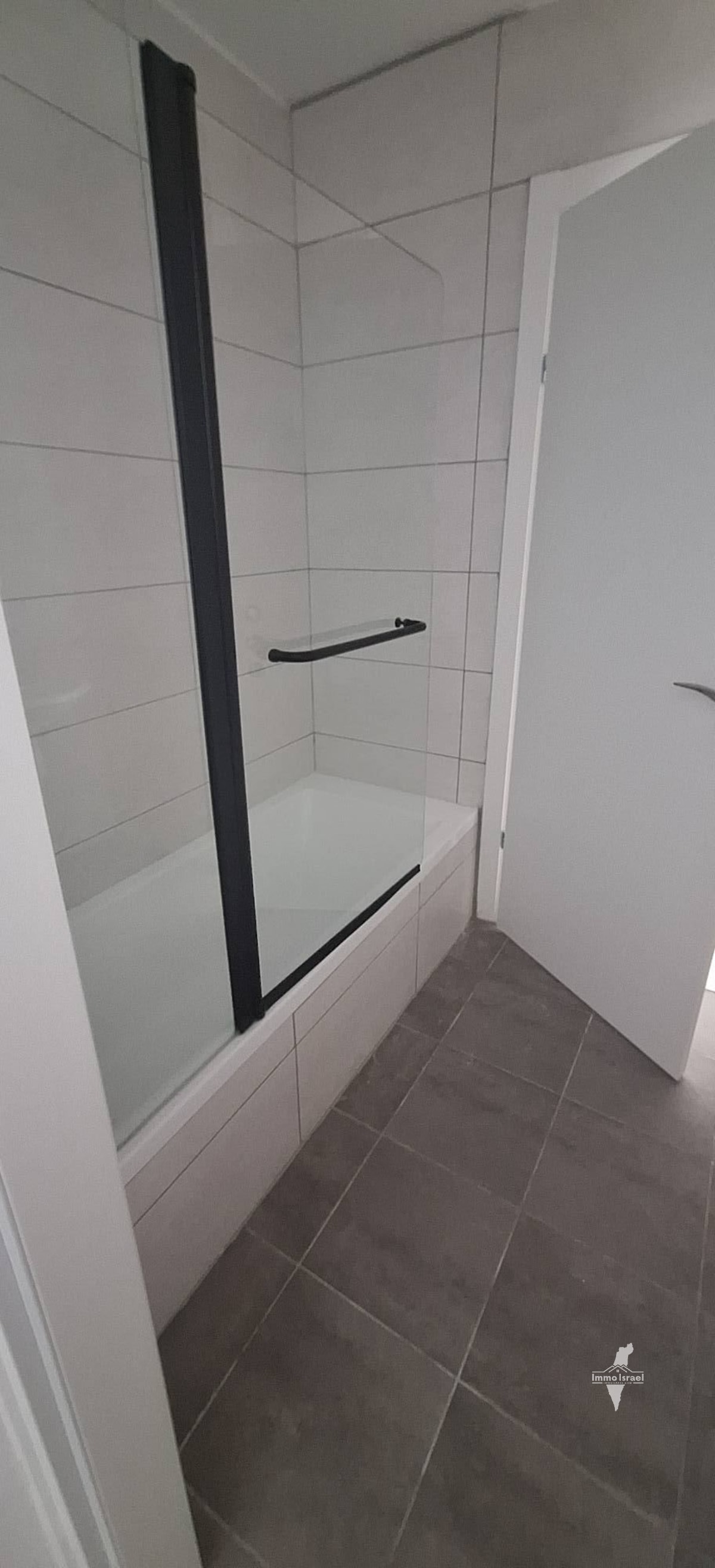 4-комнатная квартира в аренду на улице Дуриф, Ашкелон