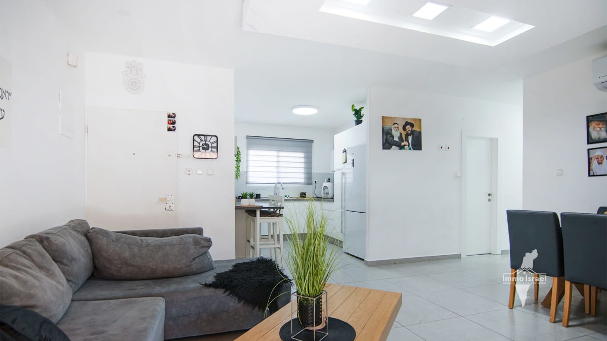 4-Room Apartment for Sale on 22 Hen Street, Be'er Sheva