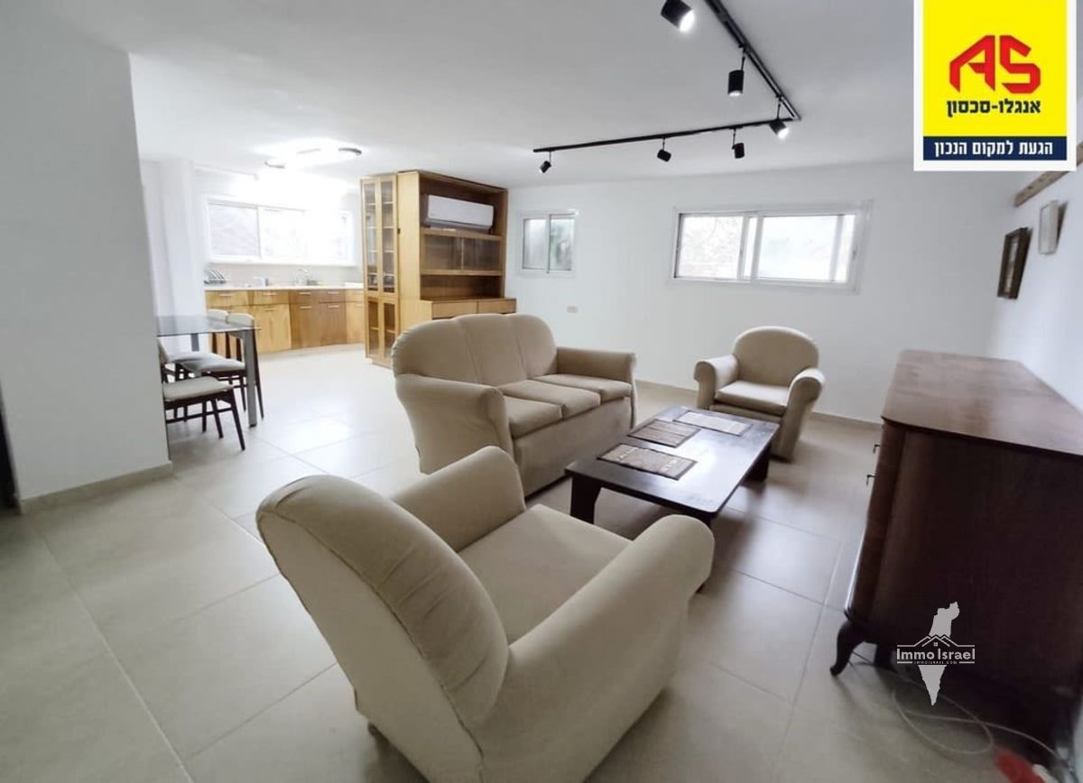 2-Room Residential Unit for Rent on Tsvi Segal Street, Ashkelon