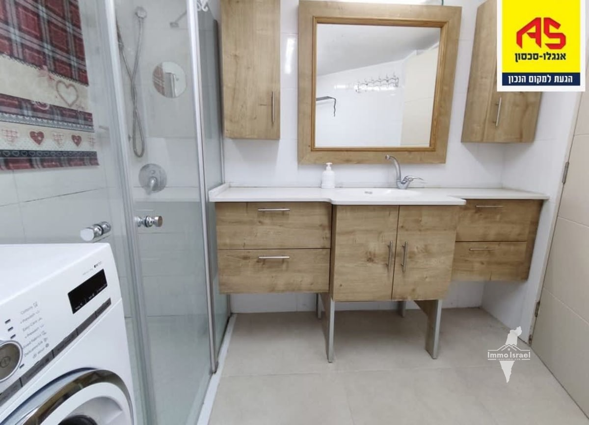 2-Room Residential Unit for Rent on Tsvi Segal Street, Ashkelon