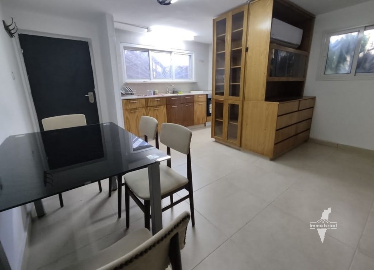 2-Room Residential Unit for Rent on Tsvi Segal Street, Ashkelon