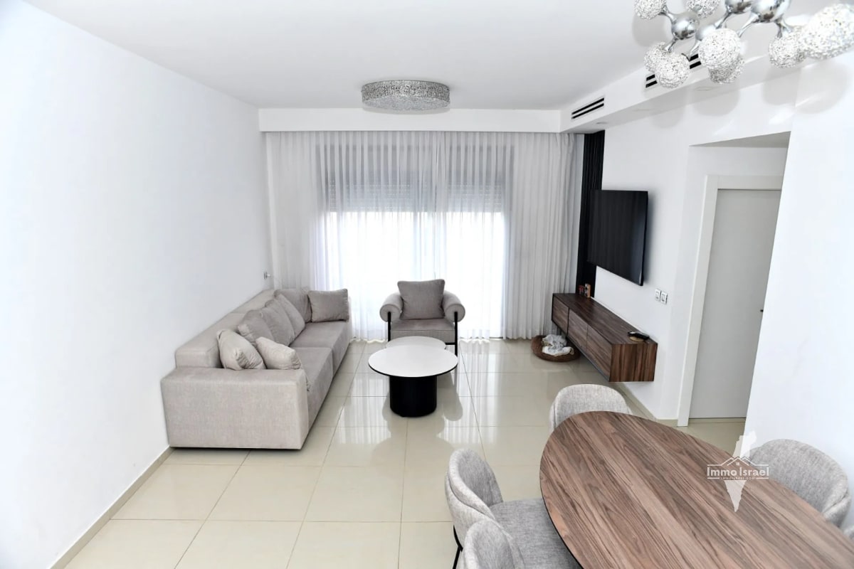 4-Room Apartment for Sale on Alexander Penn Street, Ashdod