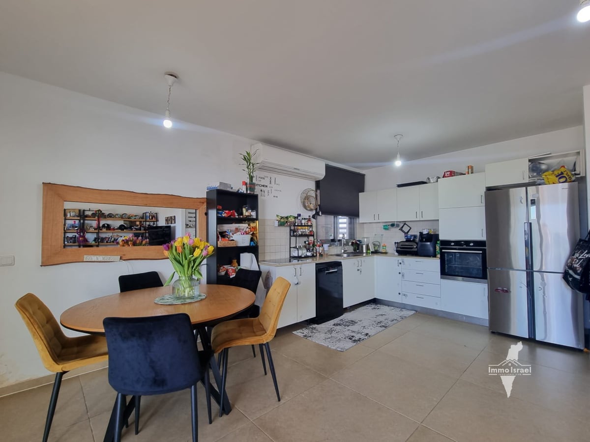 מיני פנטהאוז 4 חדרים למכירה ברחוב גפן 64, חריש