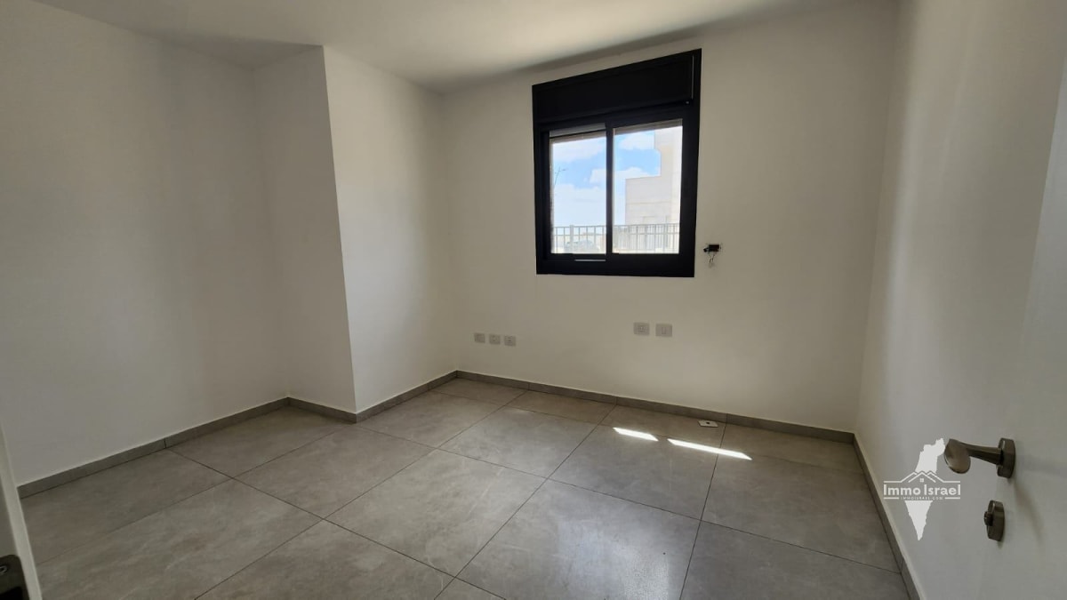 Appartement jardin de 5 pièces à vendre dans le quartier Noah, Ofakim