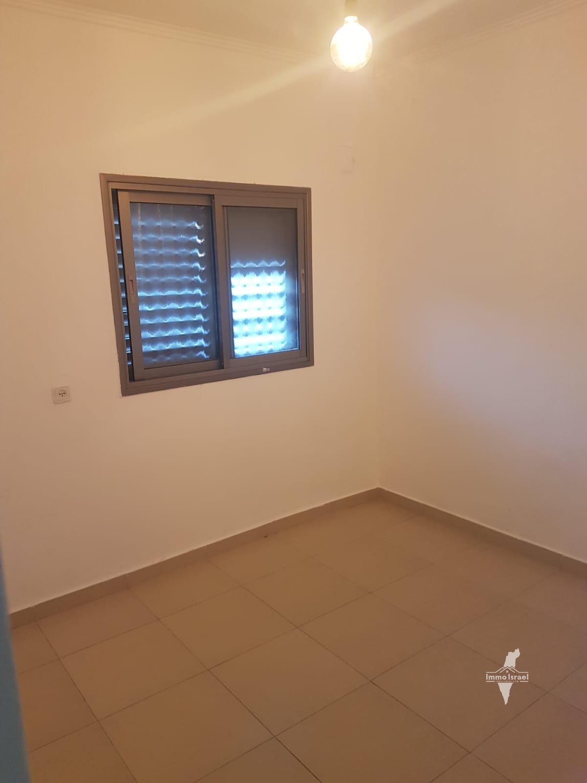 3-Room Residential Unit for Rent on Pri Megadim Street, Ofakim