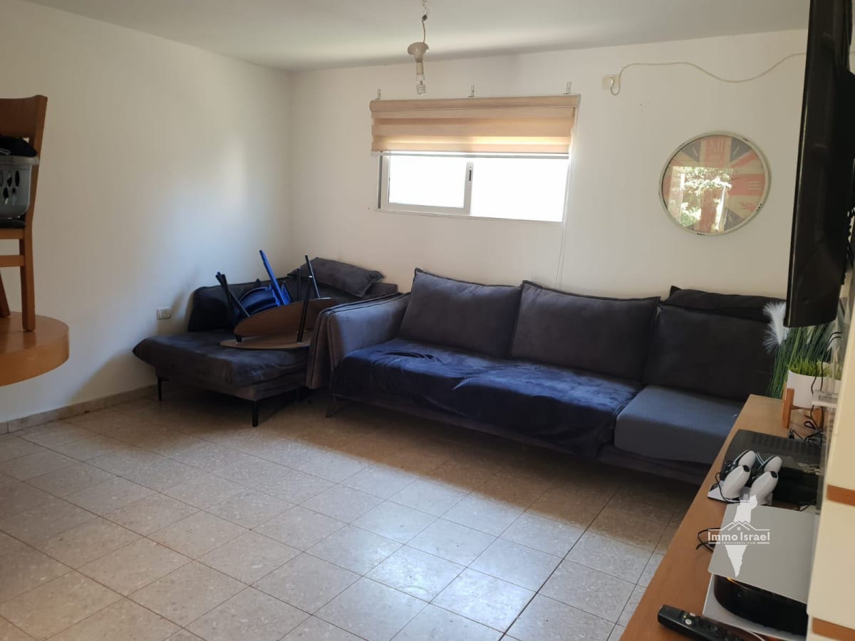 4-Room Residential Unit for Rent in Shapira Neighborhood, Ofakim