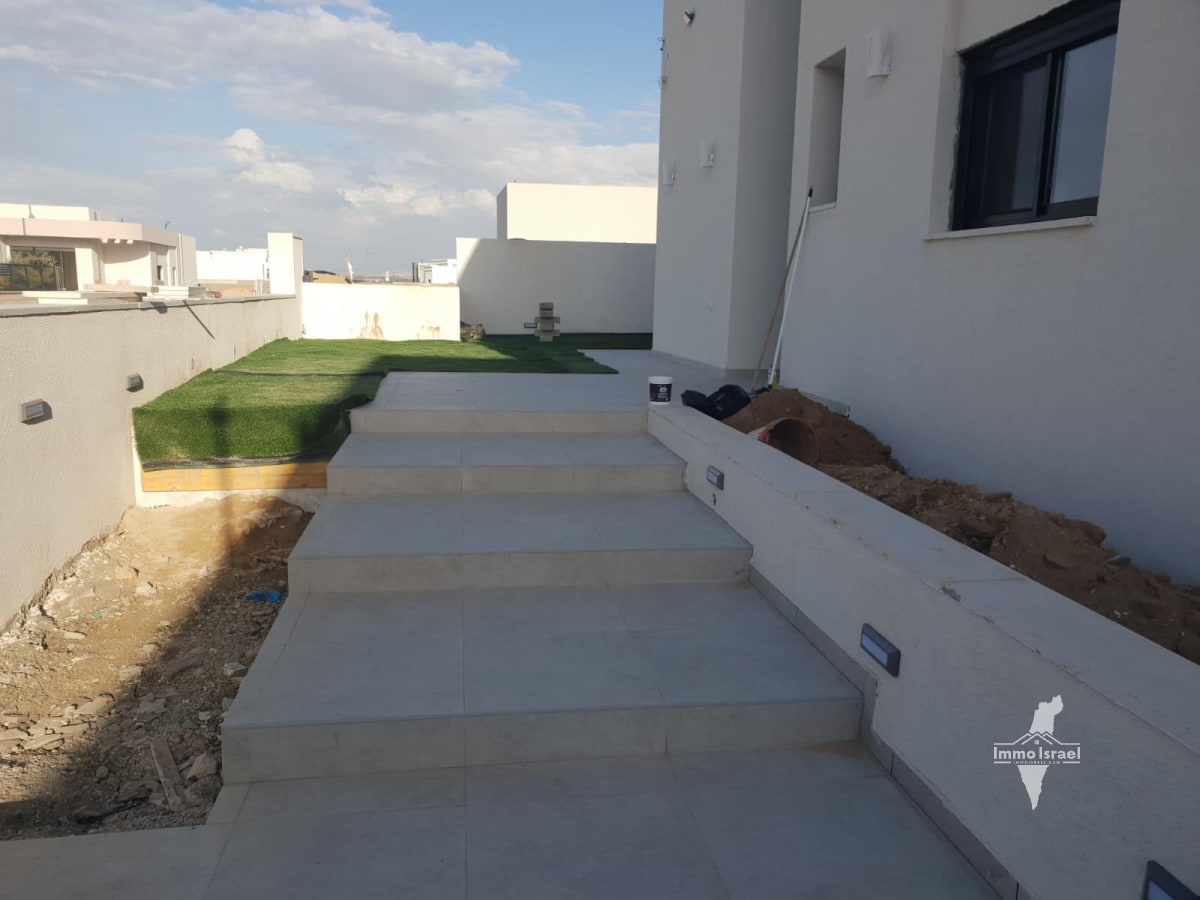 5-Room Villa for Rent in HaPark Neighborhood, Ofakim