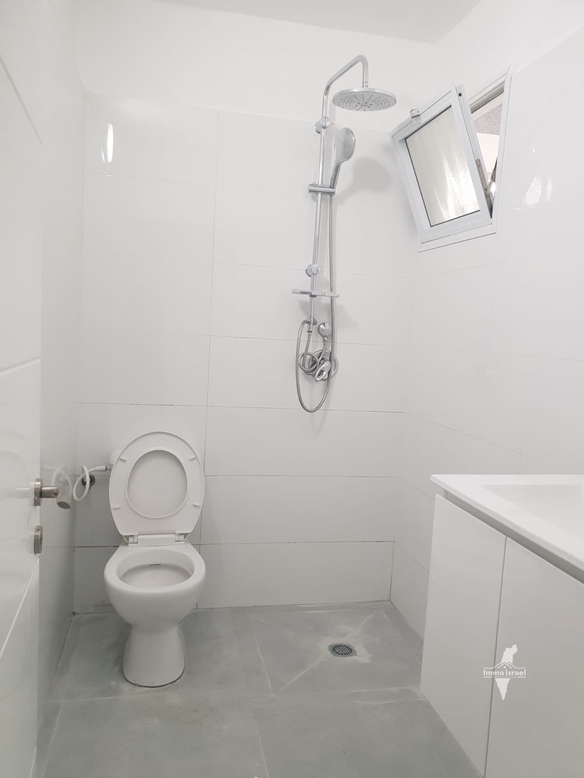 2-Room Residential Unit for Rent on Giborei Yisrael Street, Ofakim