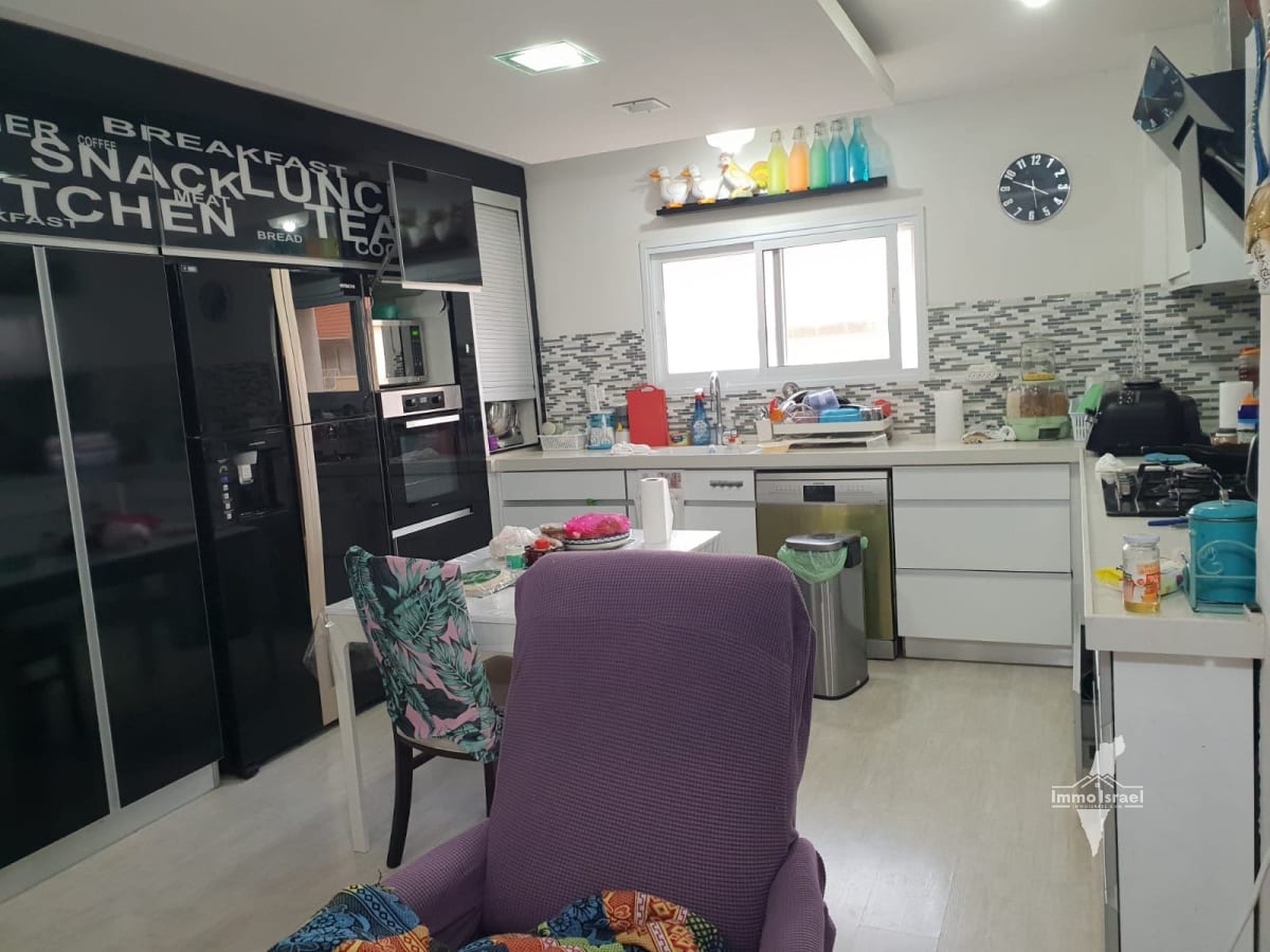 10-Room House for Sale in HaRif Neighborhood, Ofakim