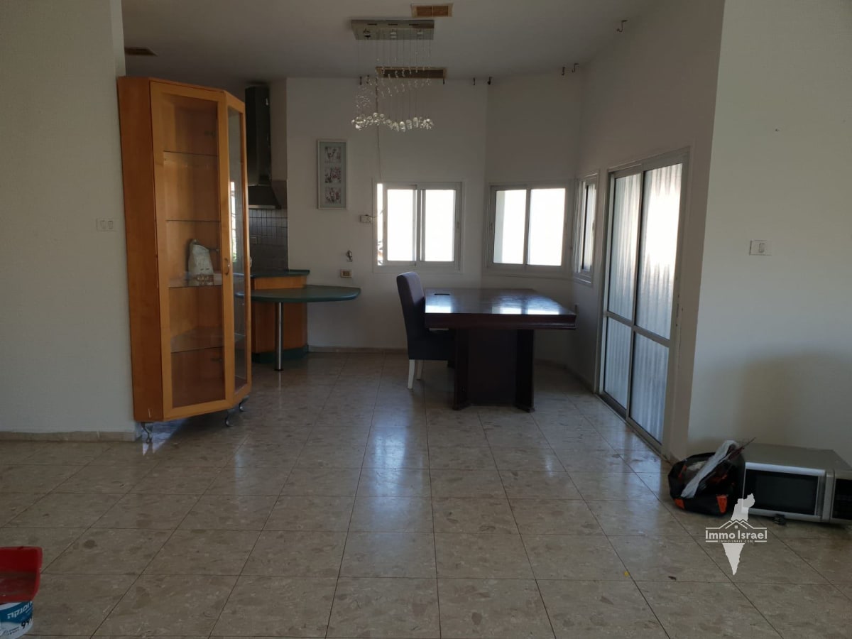 5-Room Ground Floor House for Rent in Shapira Neighborhood, Ofakim