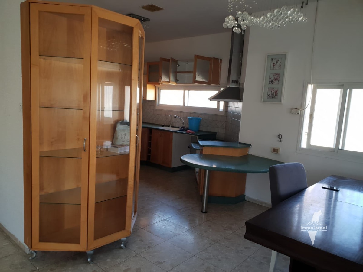 5-Room Ground Floor House for Rent in Shapira Neighborhood, Ofakim