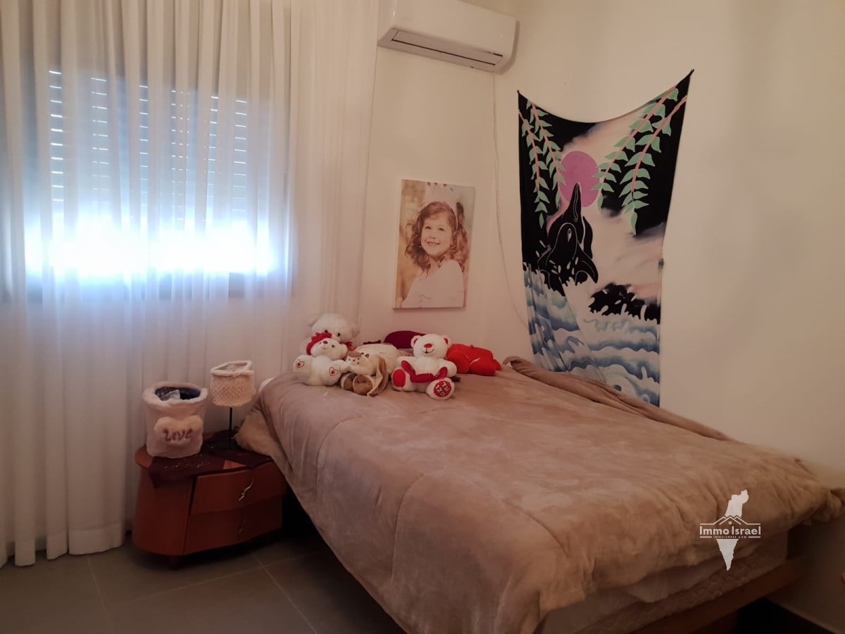 5-Room Mini Penthouse for Sale on HaShita Street, Ofakim