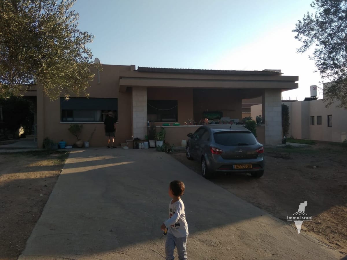 5-Room Villa for Sale in Moshav Nir Akiva