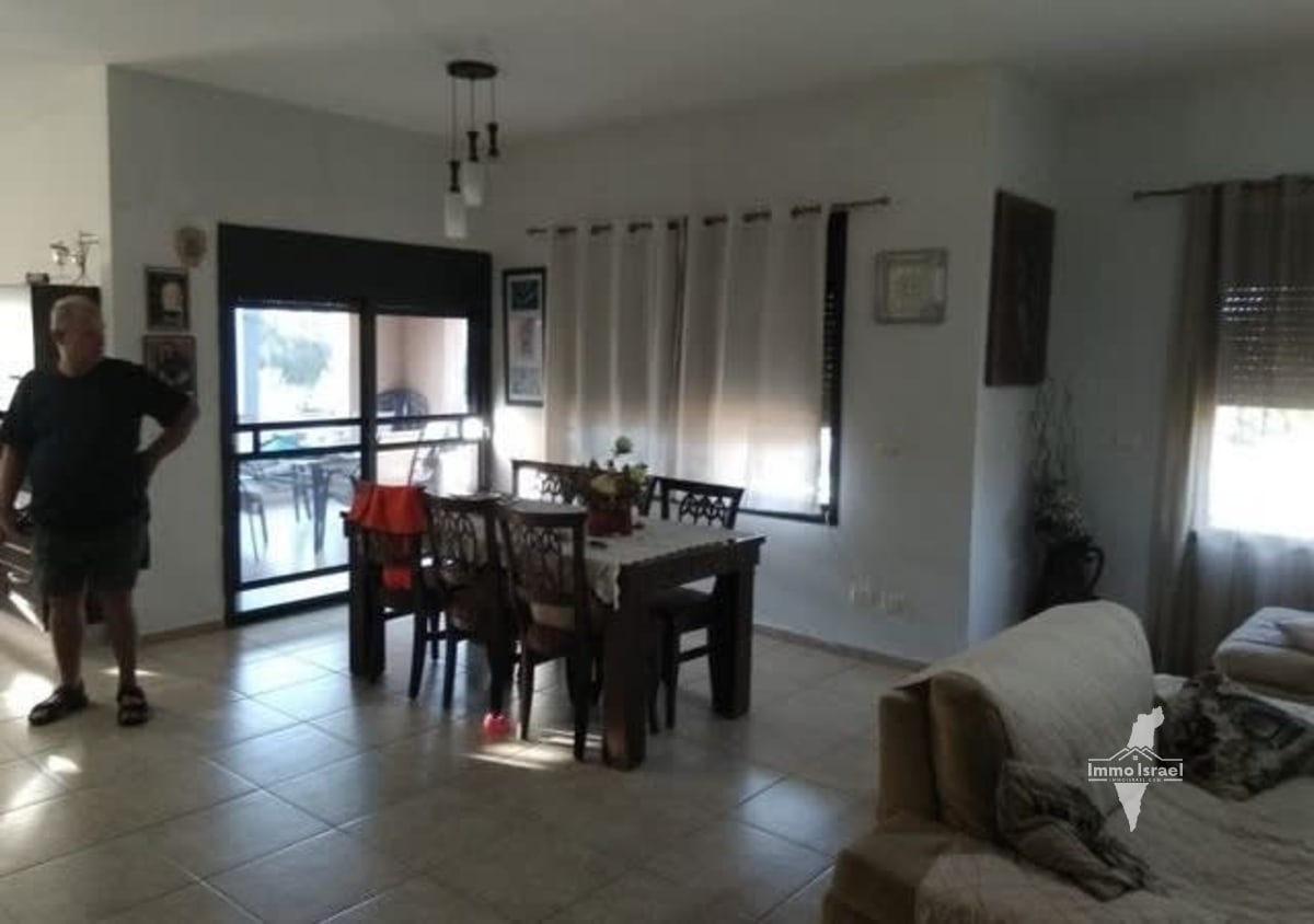 5-Room Villa for Sale in Moshav Nir Akiva