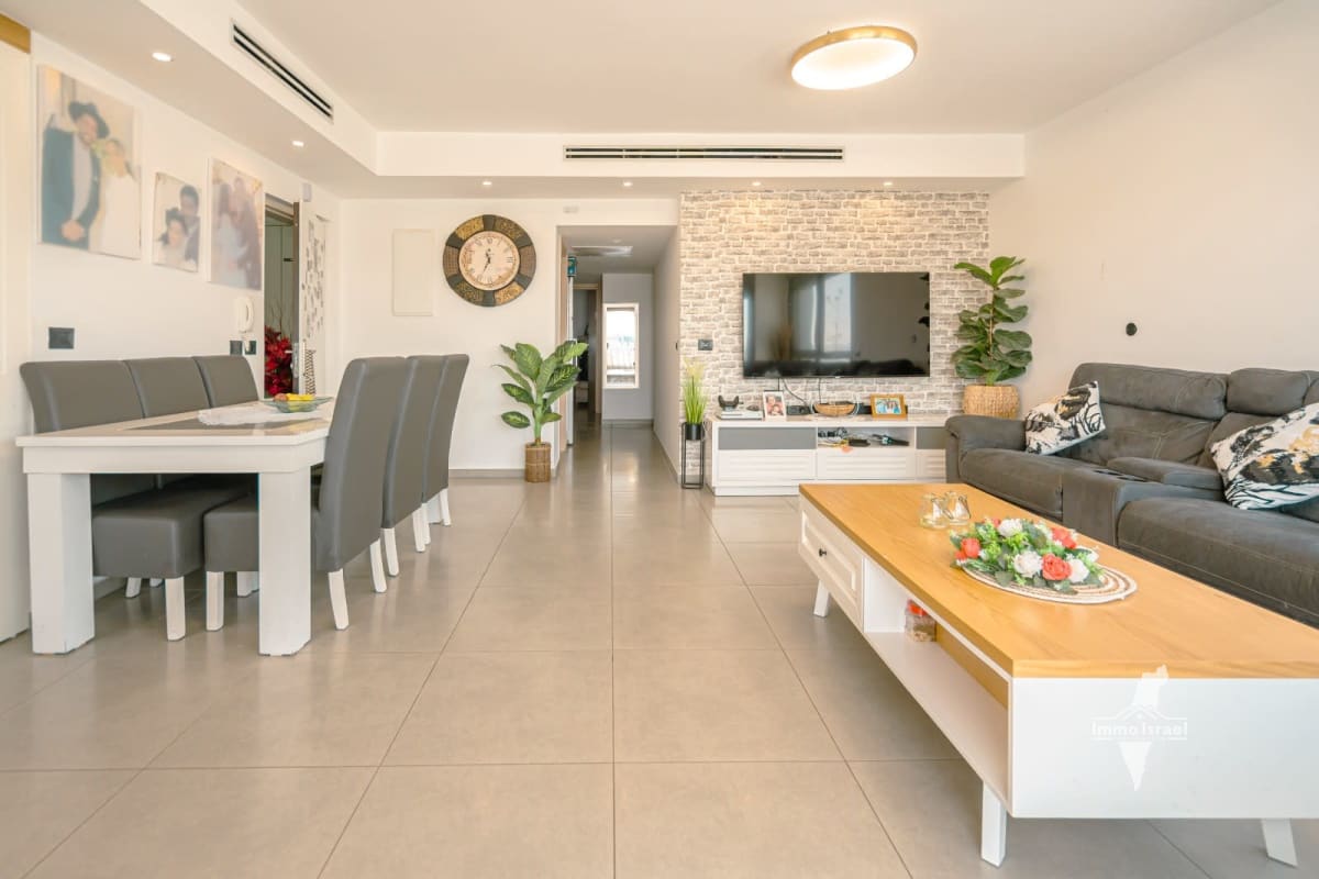 5-Room Penthouse for Sale at 18 Tamar Street, Harish