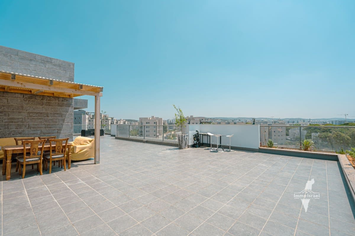 5-Room Penthouse for Sale at 18 Tamar Street, Harish