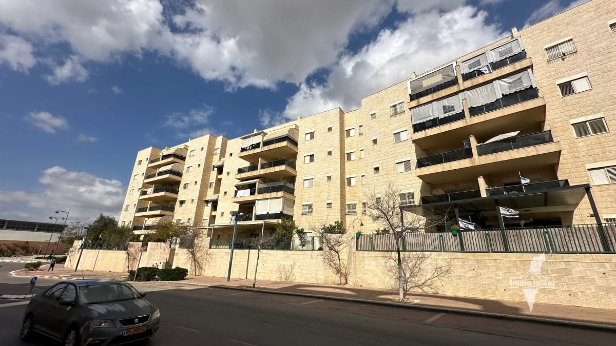 3-Room Apartment for Sale at 11 Gideon Hausner Street, Be'er Sheva