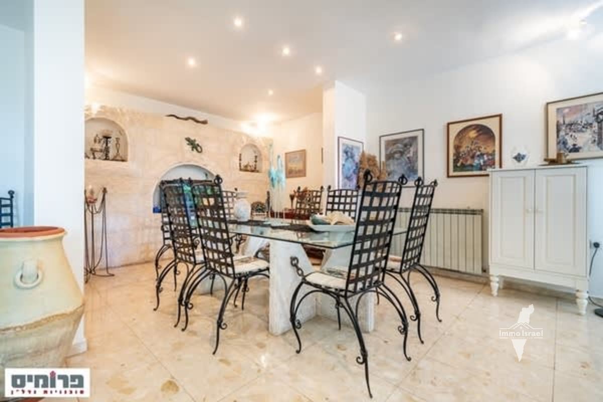 דו משפחתי 6 חדרים למכירה ברחוב דוד מרץ, ירושלים