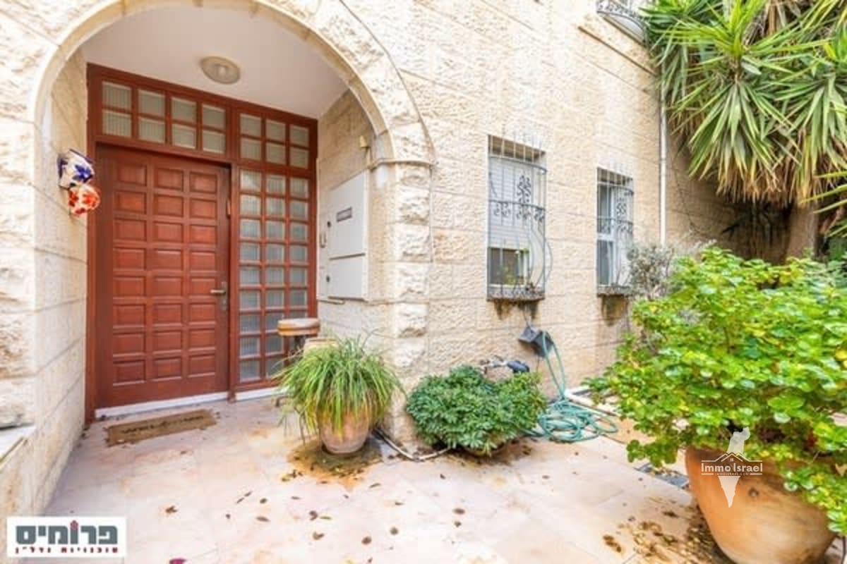 דו משפחתי 6 חדרים למכירה ברחוב דוד מרץ, ירושלים
