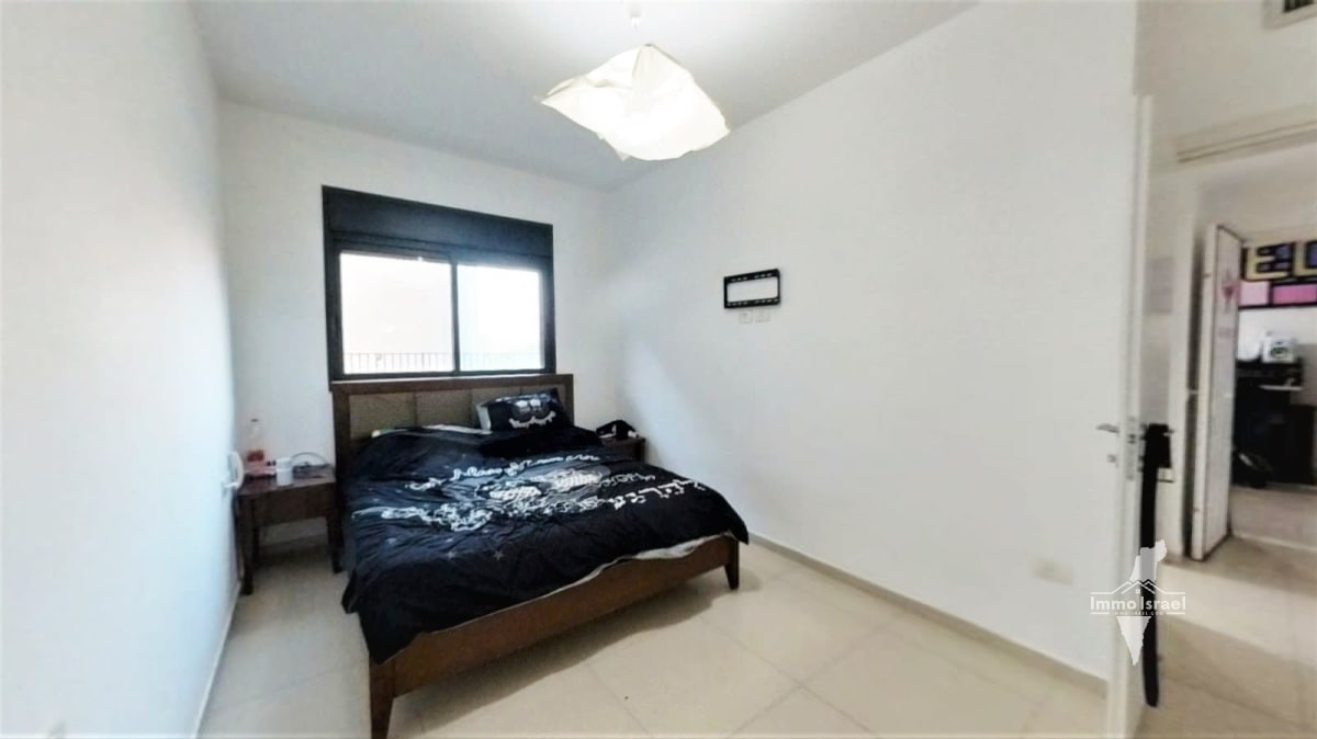 5-Room Apartment for Sale at 96 Sderot Jerusalem, Tel Aviv