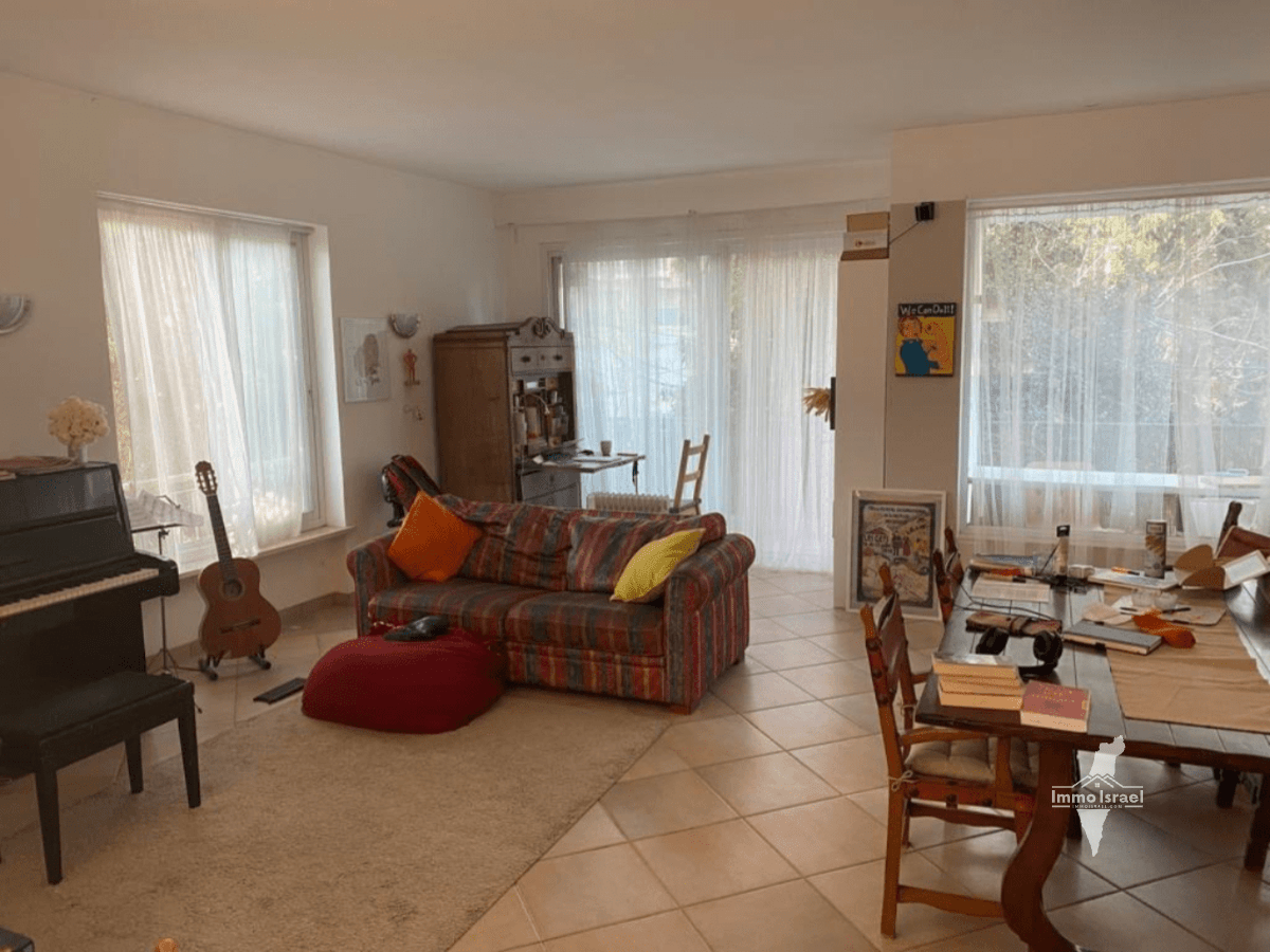 4-Room Apartment for Sale in Beit HaKerem HaYeroka Neighborhood, Jerusalem