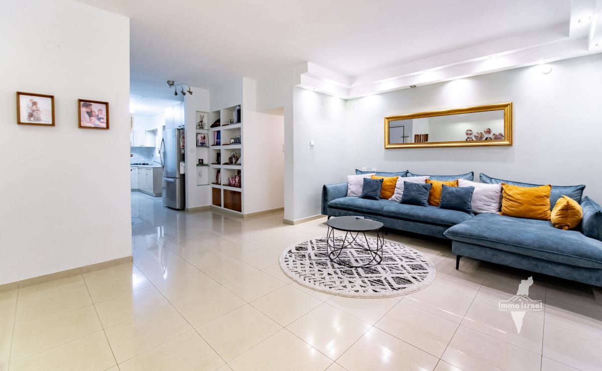 3.5-Room Apartment for Sale on Ahad Ha'Am Street, Petah Tikva