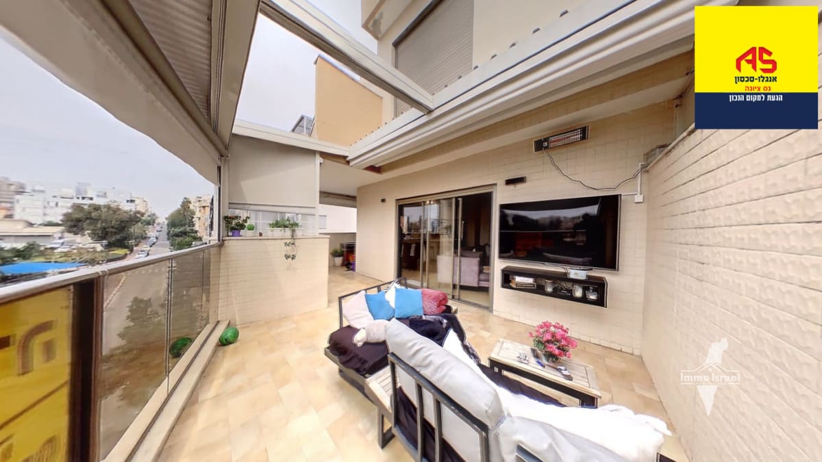 Luxury 5.5-Room Mini Penthouse for Sale at 23 Zrubavel Street, Ness Ziona