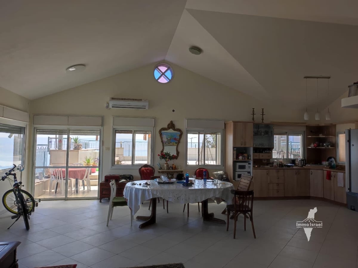 5-Room Penthouse with a View of the Kinneret for Sale on Tverya Street, Tiberias