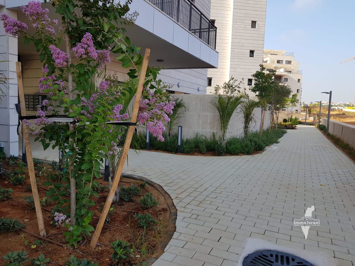 5-Room Apartment for Sale on Ehud Manor Street, Ra'anana