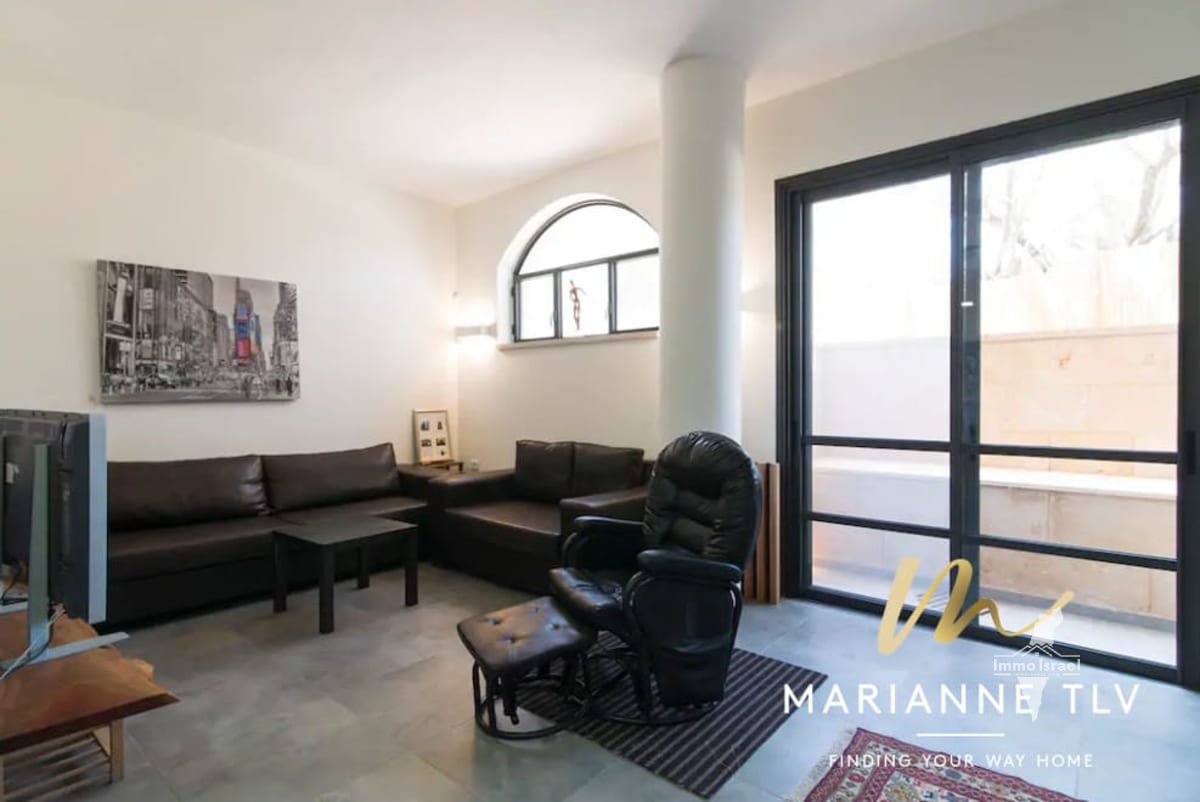 5-Room Villa with Sea View for Rent on Yotvat Street, Tel Aviv-Yafo
