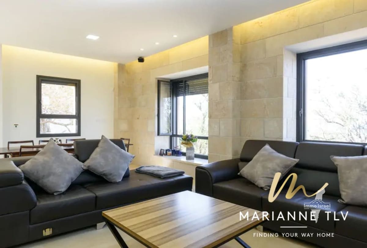 Villa de 5 pièces face à la mer à louer rue Yotvat, Tel Aviv-Yafo