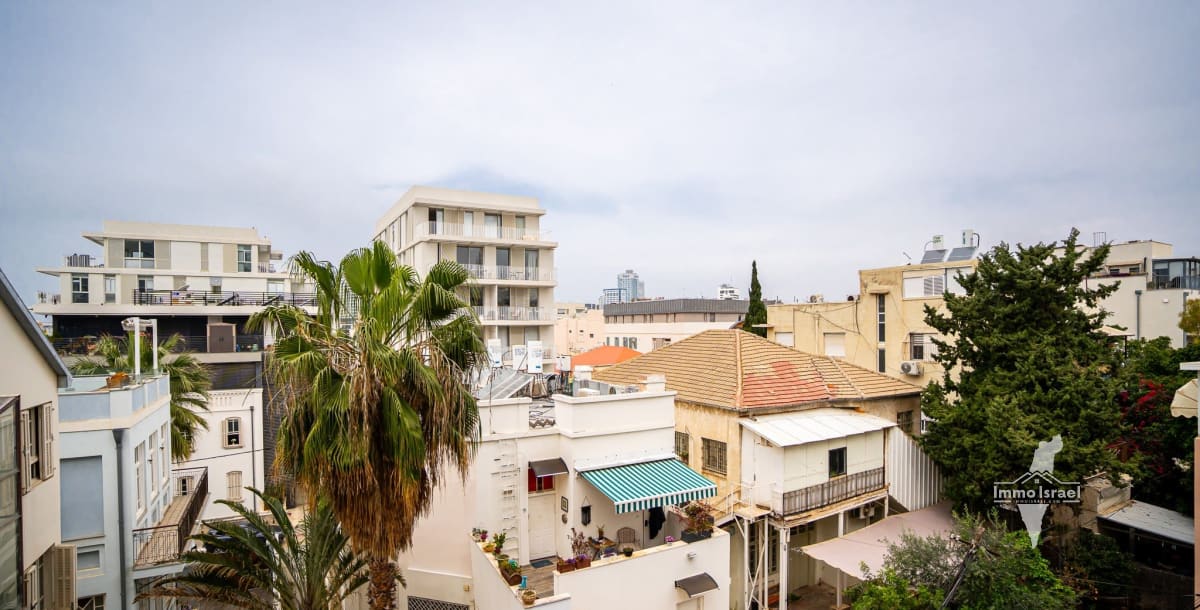 2-Room Apartment for Sale in a Historically Preserved Building at 21 Gruzenberg Street, Tel Aviv-Yafo