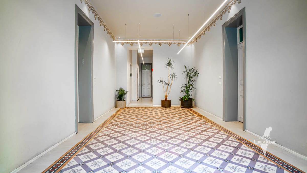 2-Room Apartment for Sale in a Historically Preserved Building at 21 Gruzenberg Street, Tel Aviv-Yafo