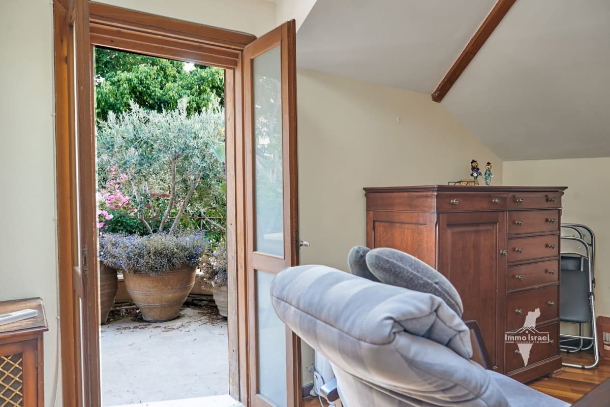 Duplex de 5 pièces à vendre dans une maison historiquement préservé au 42 rue Ha-Hermon, Tel Aviv-Yafo