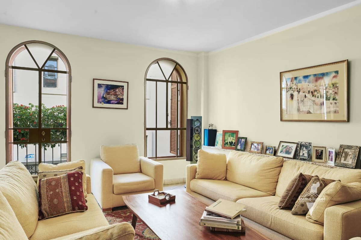 5-Room Duplex for Sale in a Historically Preserved Building at 42 Ha-Hermon Street, Tel Aviv-Yafo