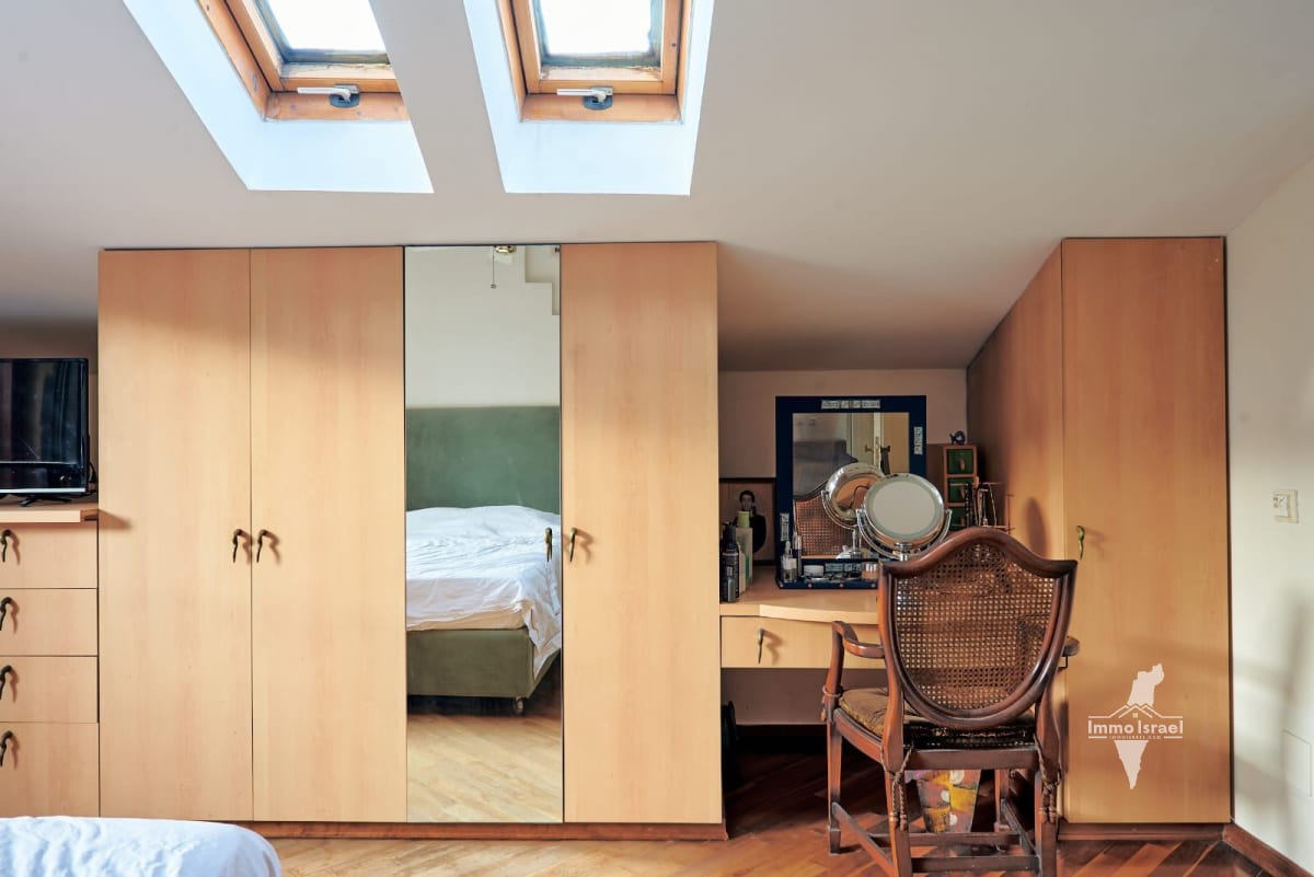 5-Room Duplex for Sale in a Historically Preserved Building at 42 Ha-Hermon Street, Tel Aviv-Yafo