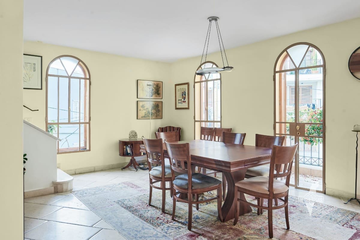5-Room Duplex for Sale in a Historically Preserved Building at 42 Ha-Hermon Street, Tel Aviv-Yafo