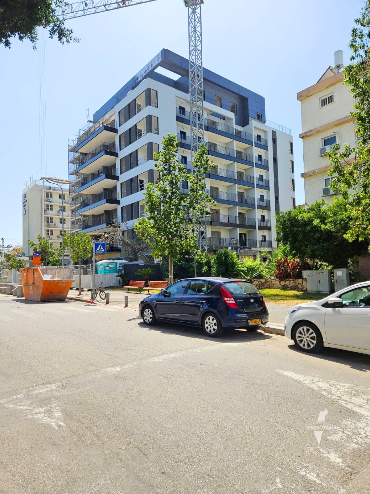 Spacious 5-Room Apartment for Sale at 19 Lohamei Galipoli Street, Tel Aviv-Yafo