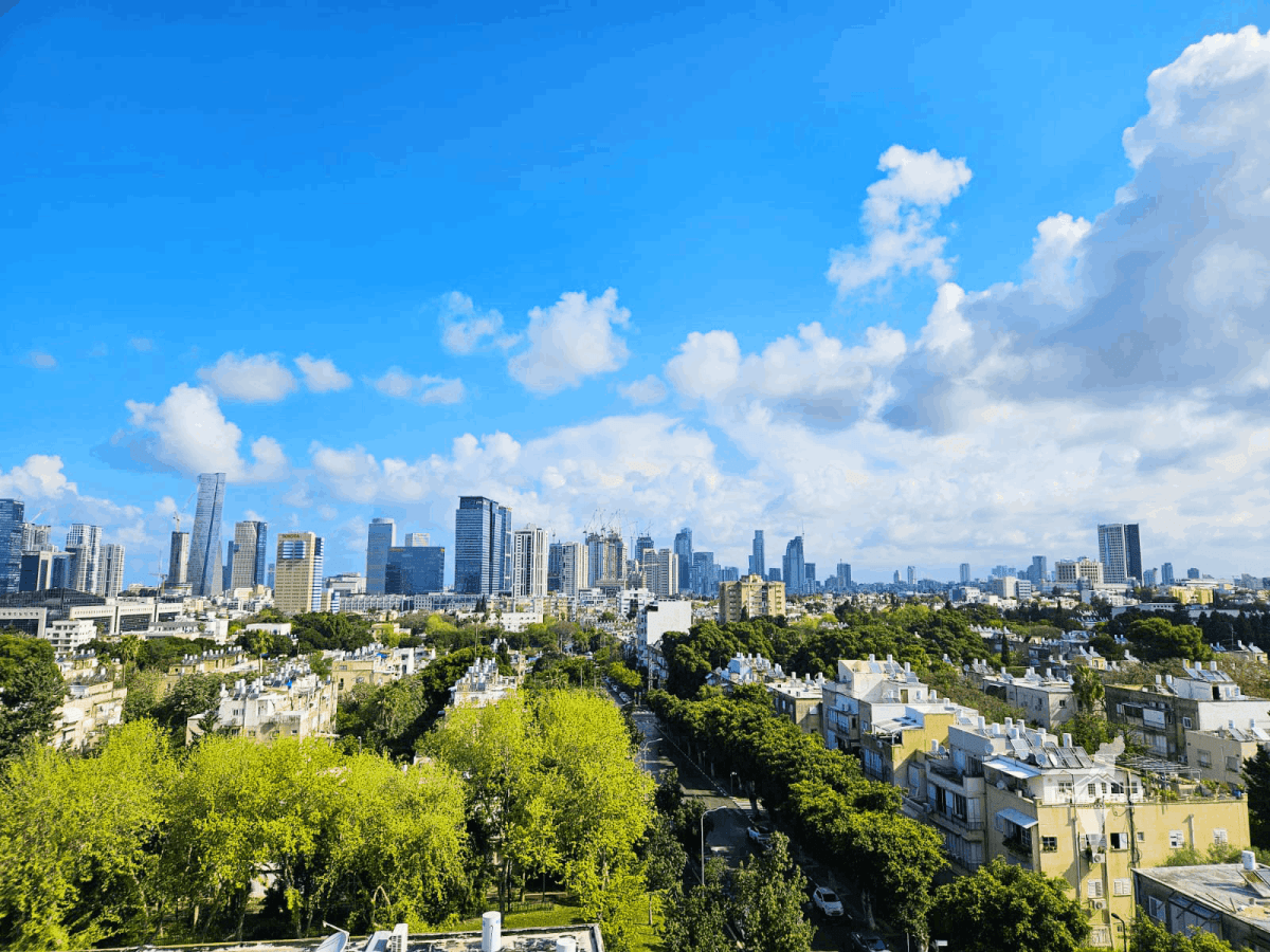 Spacious 5-Room Apartment for Sale at 19 Lohamei Galipoli Street, Tel Aviv-Yafo