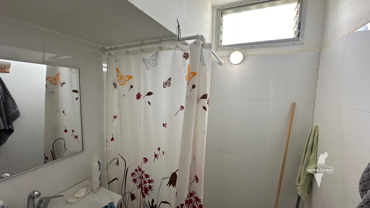 Divided 3-Room Apartment for Sale on Rahvat Rema, Be'er Sheva