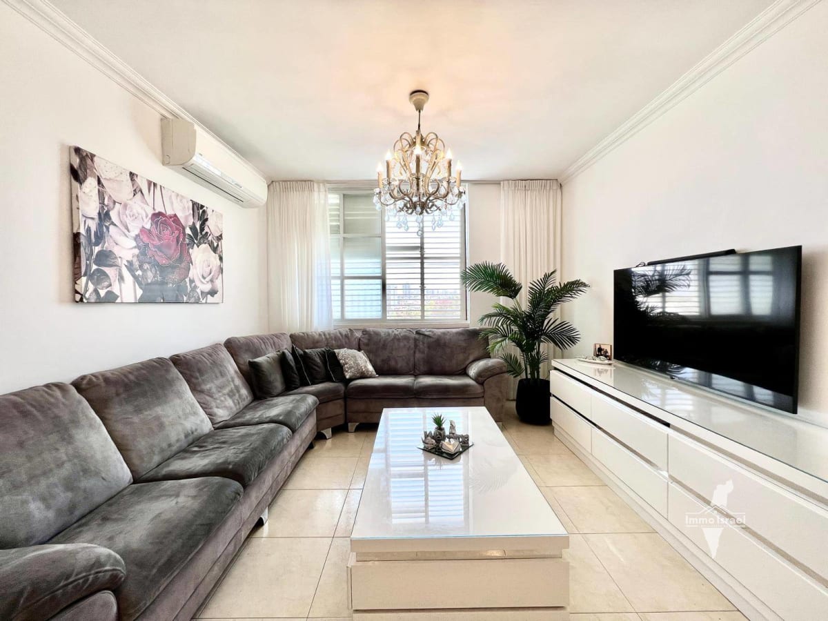 4-Room Apartment for Sale in Ne'ot Herzl Neighborhood, Netanya