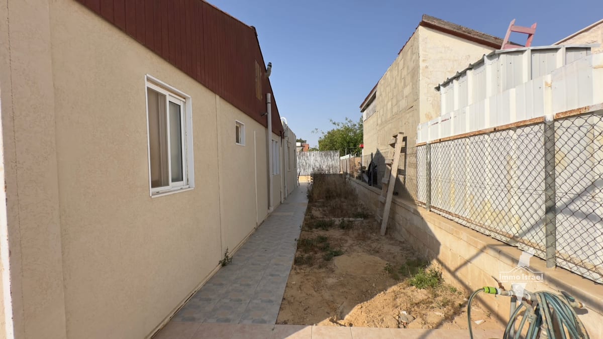 Single-Story 5-Room Ground Floor House for Sale on Mark Lavri Street, Be'er Sheva