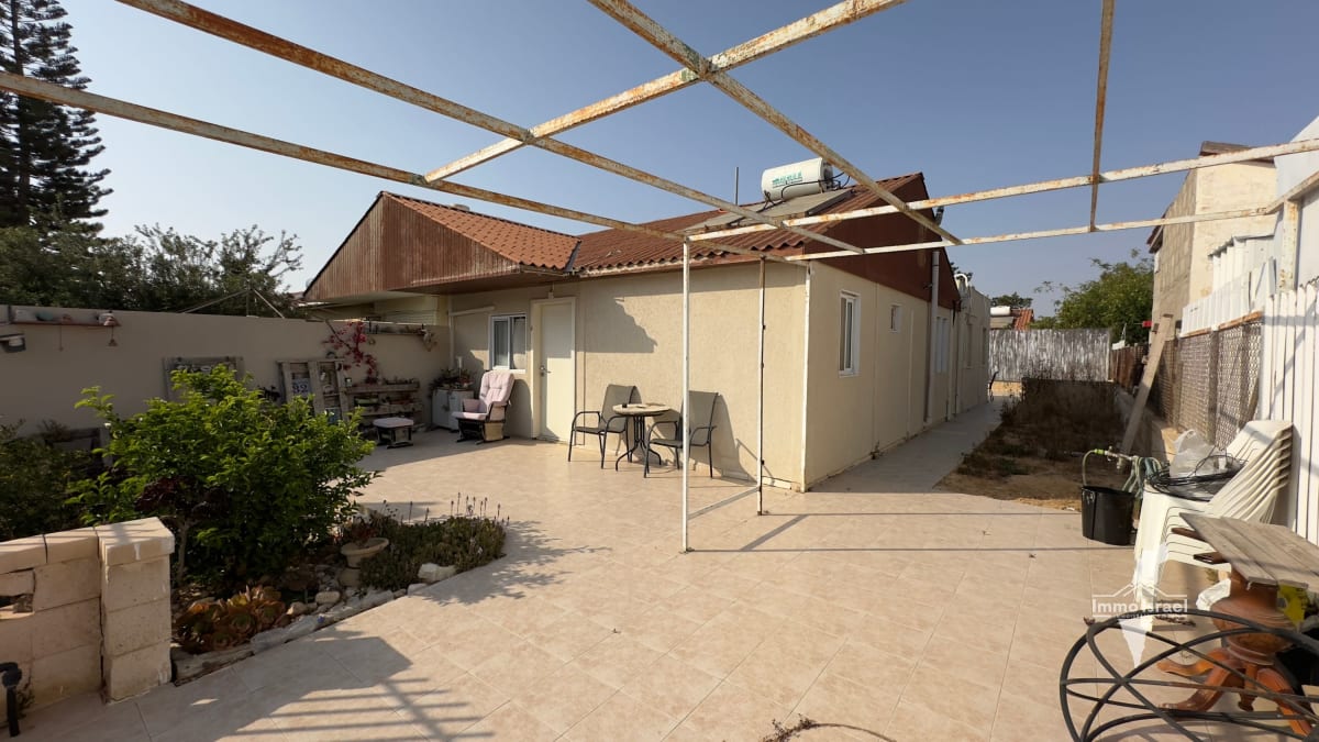 Single-Story 5-Room Ground Floor House for Sale on Mark Lavri Street, Be'er Sheva