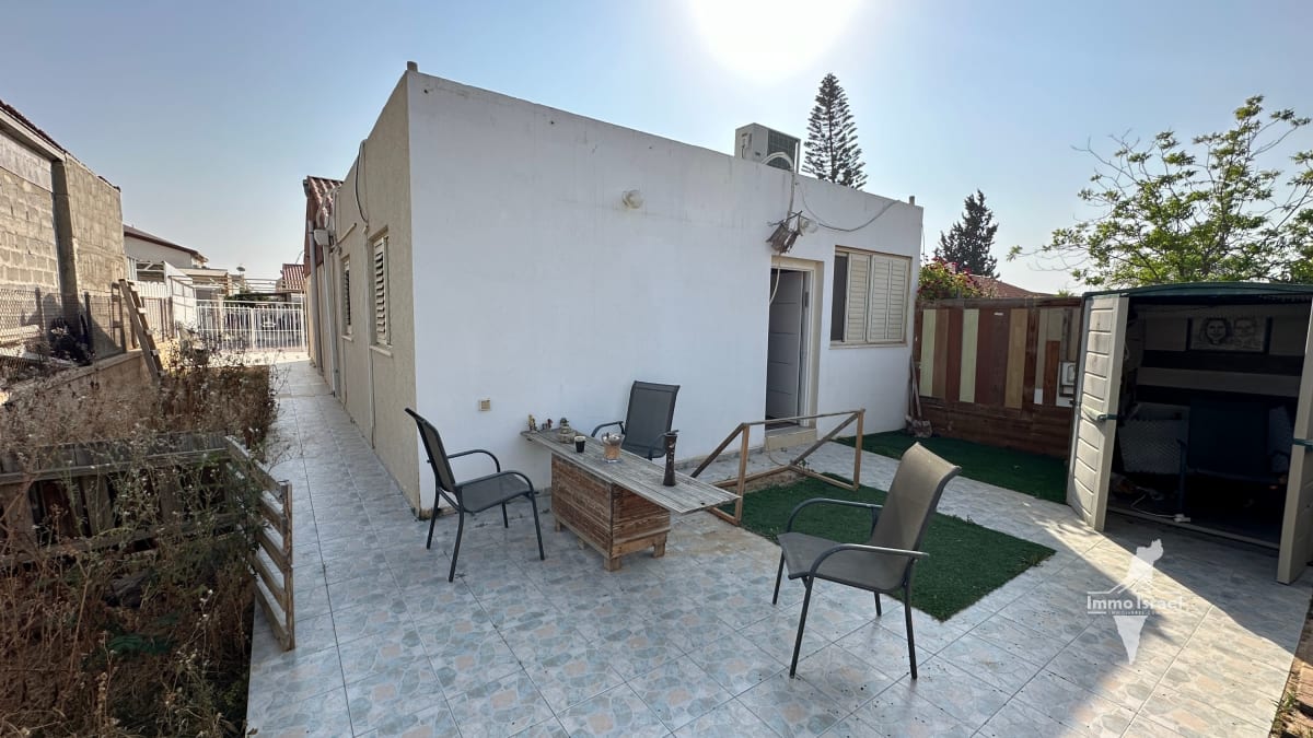 Single-Story 5-Room Ground Floor House for Sale on Mark Lavri Street, Be'er Sheva